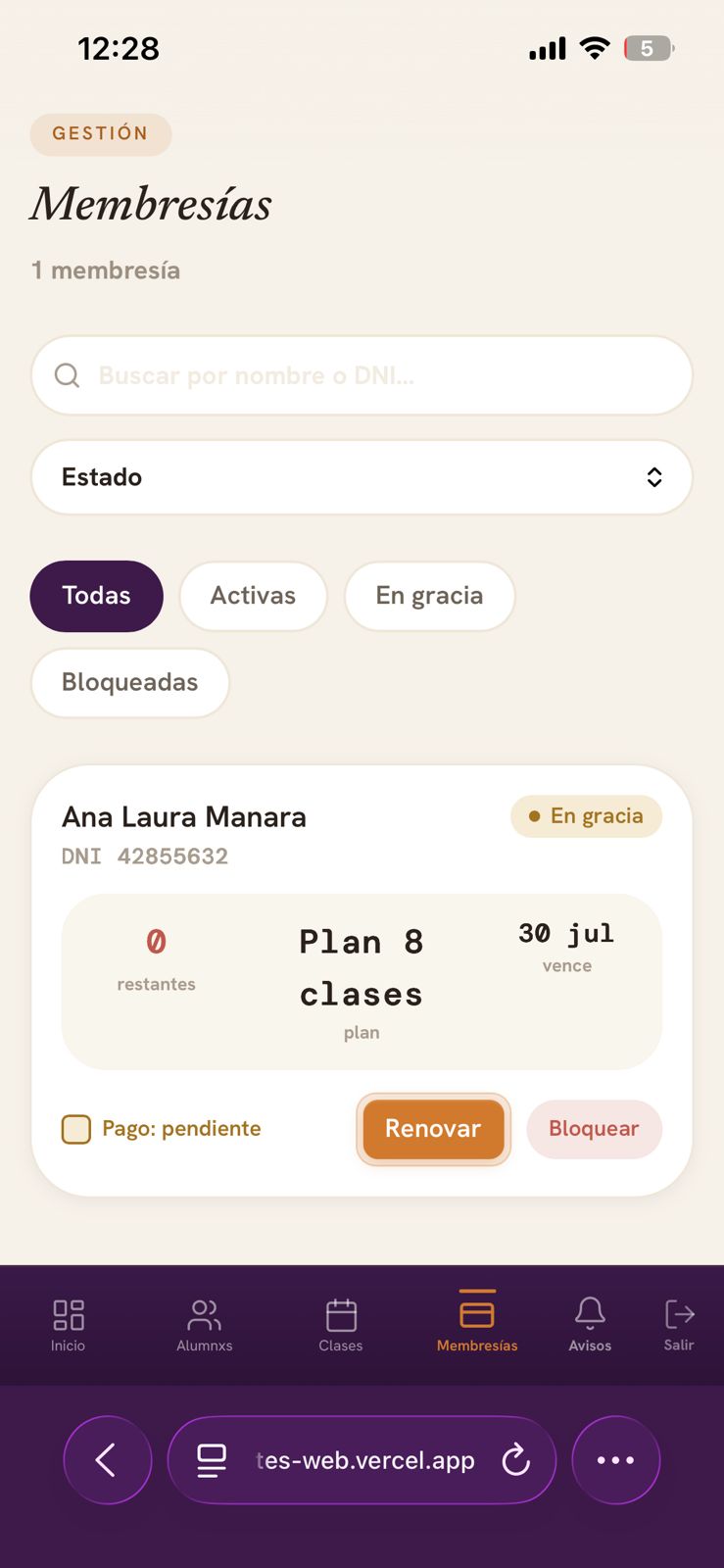 Panel admin, membresías, vista mobile — Pilates Sabrina Lazzos